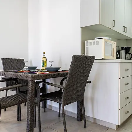 Апартаменты Mandarin 1-bedroom W/pool In
